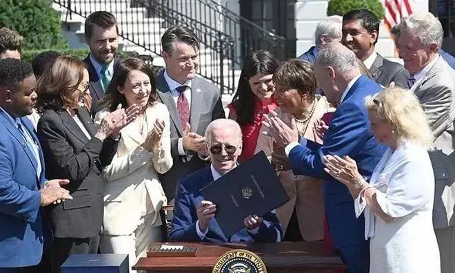 拜登簽署“芯片法案”，臺(tái)、韓“選邊”或傾向美國(guó)(圖1)