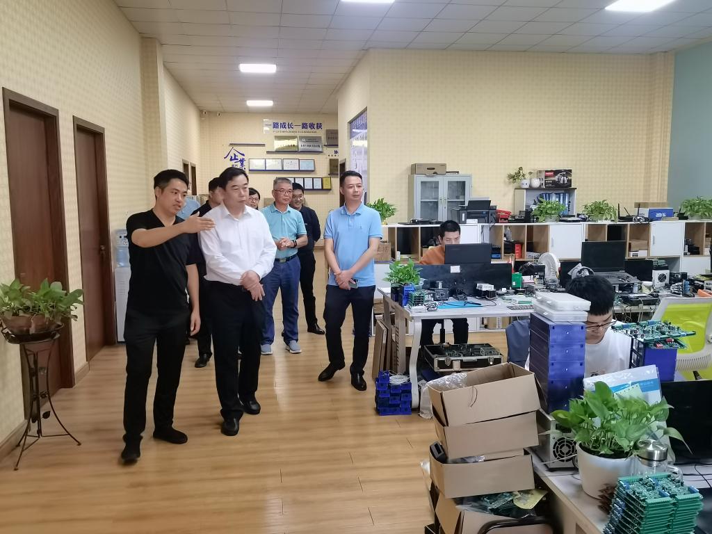 特邀李偉中率隊來我司走訪校友暨開展訪企拓崗促就業(yè)專項行動(圖2) 2.jpg