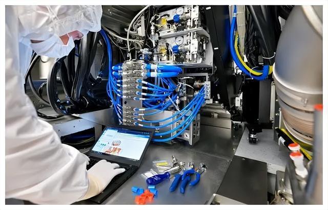 2024年，中美7月芯片出口額斷崖差距：美國(guó)154億，中國(guó)是多少？(圖8)