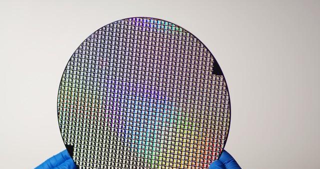 中國(guó)大舉“造芯”：7個(gè)月進(jìn)口1855億芯片設(shè)備，創(chuàng)新紀(jì)錄(圖7)