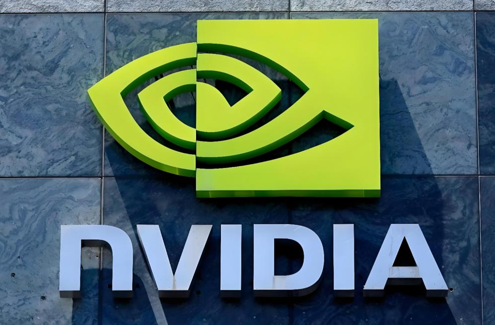 中國(guó)市場(chǎng)一夜“歸零”？英偉達(dá)黃仁勛發(fā)出警告，國(guó)產(chǎn)芯片廠商迎來(lái)轉(zhuǎn)機(jī)(圖1)